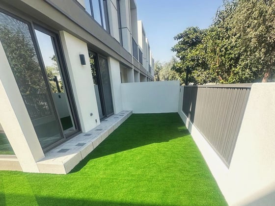 Vacant | Close to Pool and Park | Prime Location, picture 2