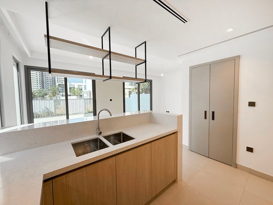 Vacant | Close to Pool and Park | Prime Location, picture 8