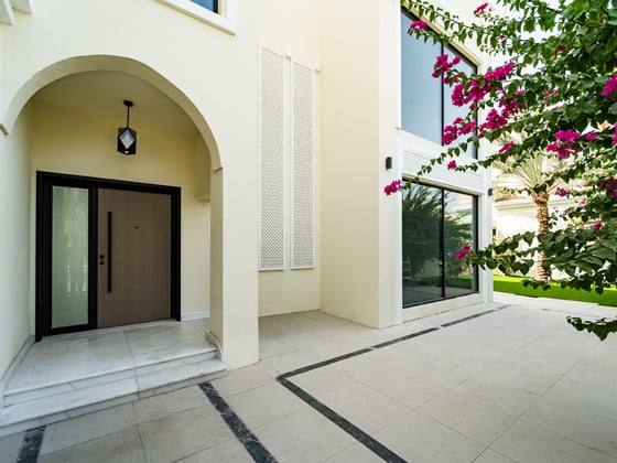 One of a Kind | Fully Upgraded | Vacant., picture 2