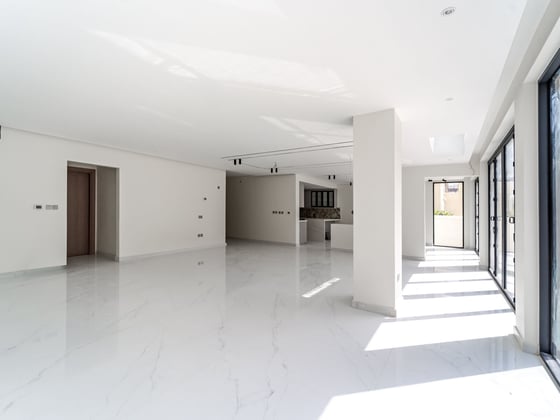 One of a Kind | Fully Upgraded | Vacant., picture 5