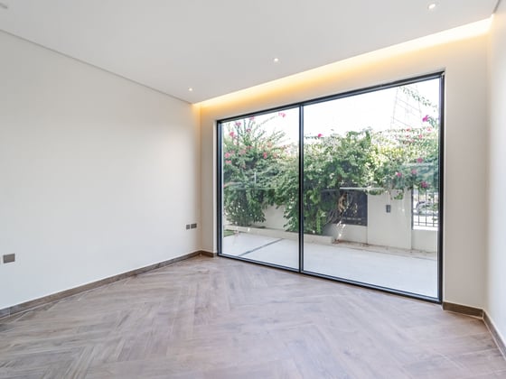 One of a Kind | Fully Upgraded | Vacant., picture 7