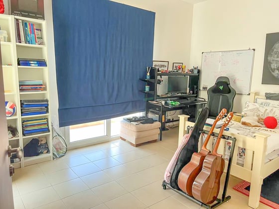 Best Priced | Upgraded 2-BR + Study | Single Row, picture 5