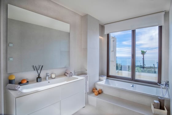 Brand new beachfront villa with 24h security in Estepona, picture 13