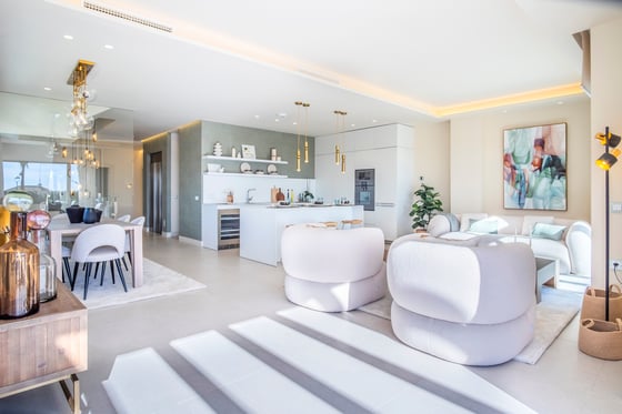 Brand new beachfront villa with 24h security in Estepona, picture 6