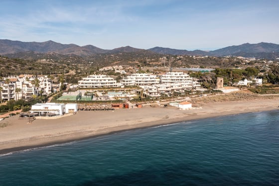 Brand new beachfront villa with 24h security in Estepona, picture 20