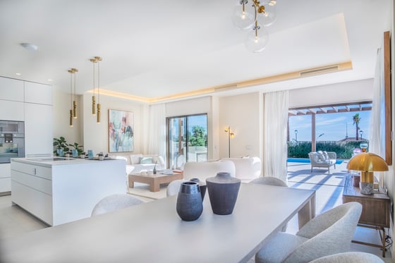 Brand new beachfront villa with 24h security in Estepona, picture 7