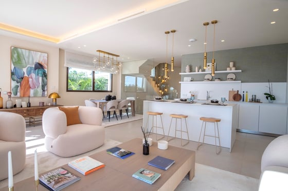 Brand new beachfront villa with 24h security in Estepona, picture 5