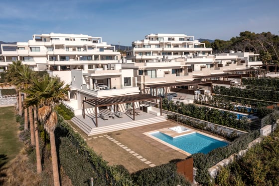 Brand new beachfront villa with 24h security in Estepona, picture 19