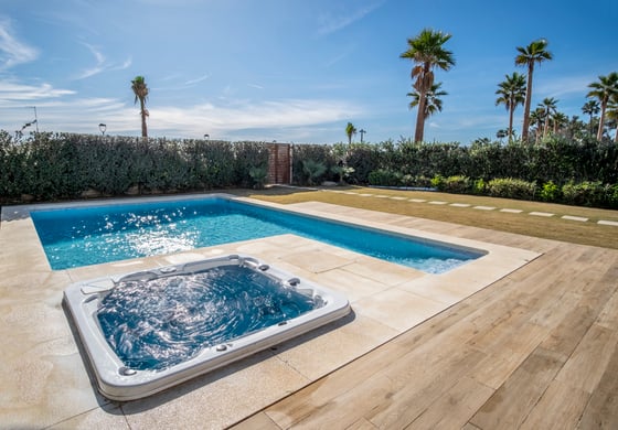 Brand new beachfront villa with 24h security in Estepona, picture 18