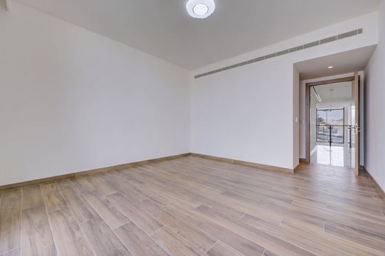 Elevated | Corner | Panoramic Skyline Views, picture 9