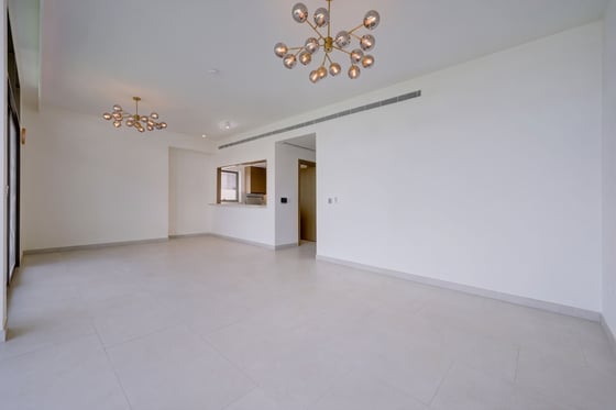 Elevated | Corner | Panoramic Skyline Views, picture 5