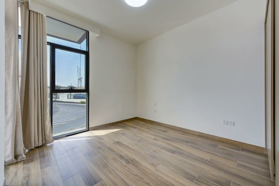 Elevated | Corner | Panoramic Skyline Views, picture 13
