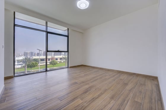 Elevated | Corner | Panoramic Skyline Views, picture 8