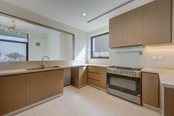 Elevated | Corner | Panoramic Skyline Views, picture 7