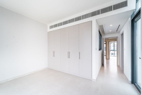 Brand New | Single Row | Skylight Layout, picture 9