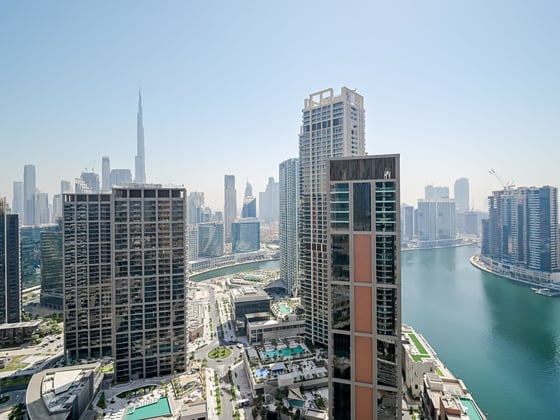 Refined Waterfront Apartment in Business Bay, picture 1