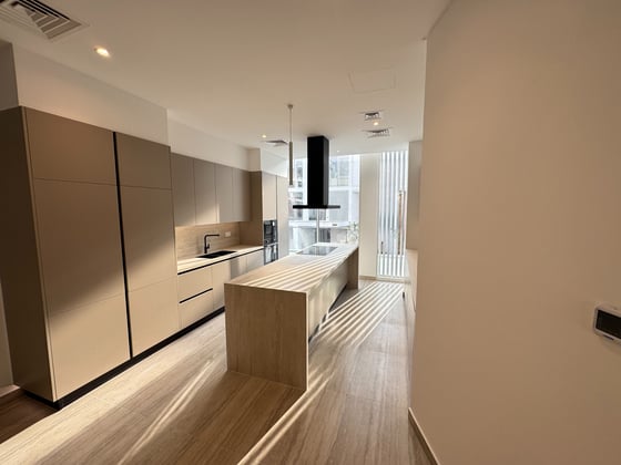 Prime Location | Private Rooftop Retreat, picture 7