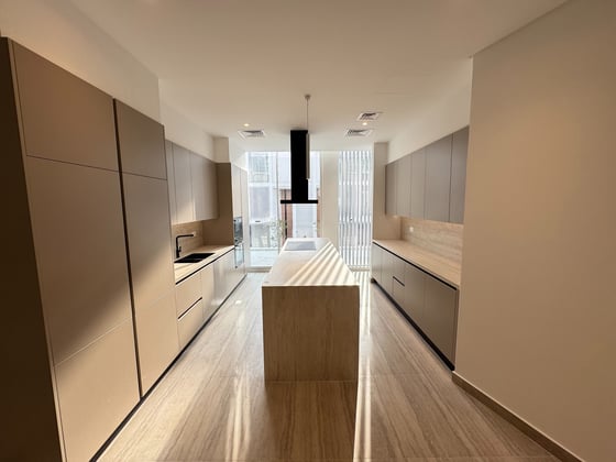 Prime Location | Private Rooftop Retreat, picture 8