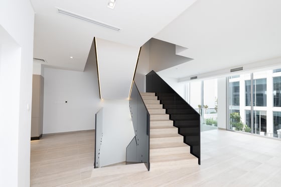 Prime Location | Private Rooftop Retreat, picture 3