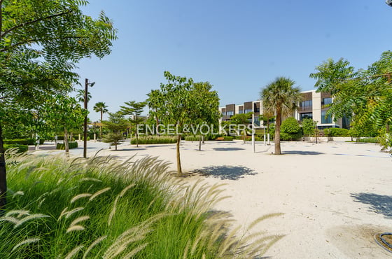 Luxury Living with Sea and Skyline Views, picture 13