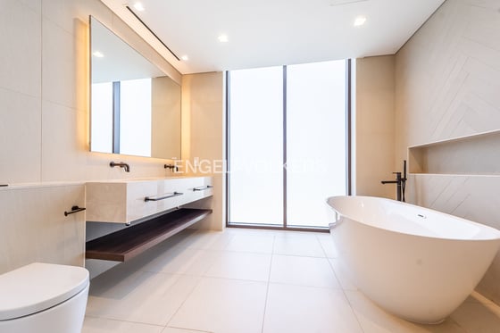 Luxury Living with Sea and Skyline Views, picture 10