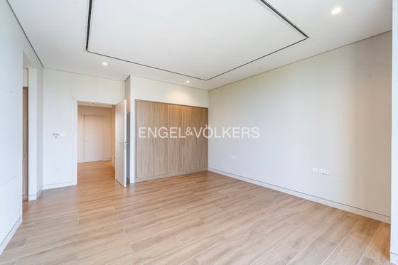 Luxury Living with Sea and Skyline Views, picture 4