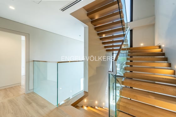 Luxury Living with Sea and Skyline Views, picture 9