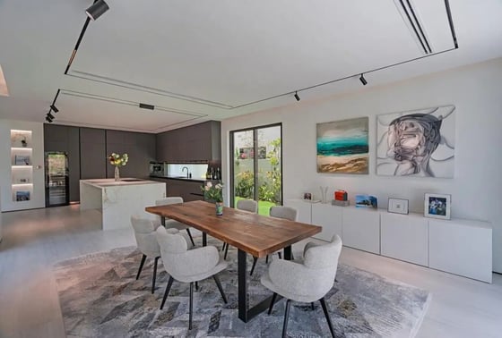 Fully Renovated | Corner Plot | Vacant Now, picture 3