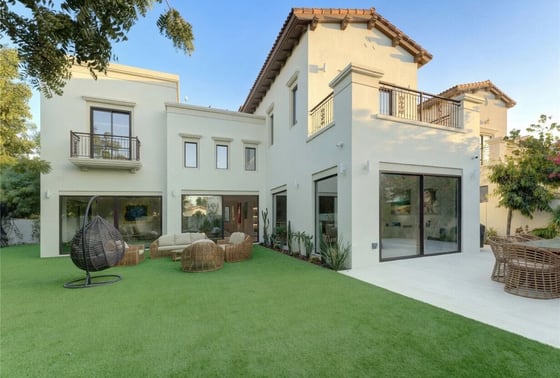Fully Renovated | Corner Plot | Vacant Now, picture 1