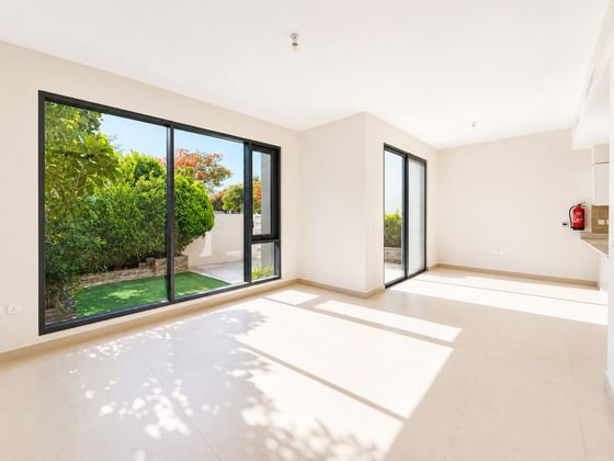 Vacant | Landscaped | Well Maintained..., picture 1