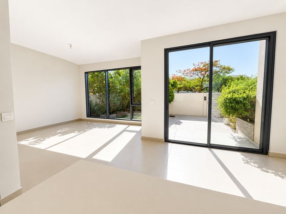 Vacant | Landscaped | Well Maintained..., picture 2