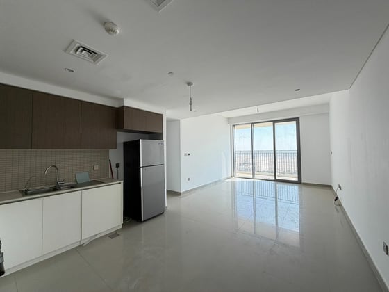 Higher Floor | Vacant | Water & Future Tower View, picture 4