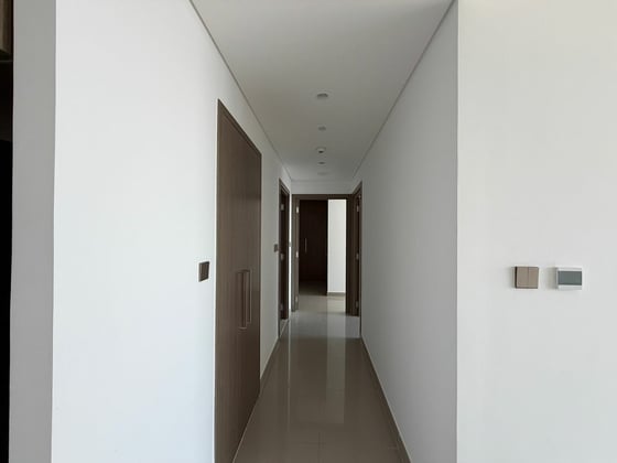 Higher Floor | Vacant | Water & Future Tower View, picture 6