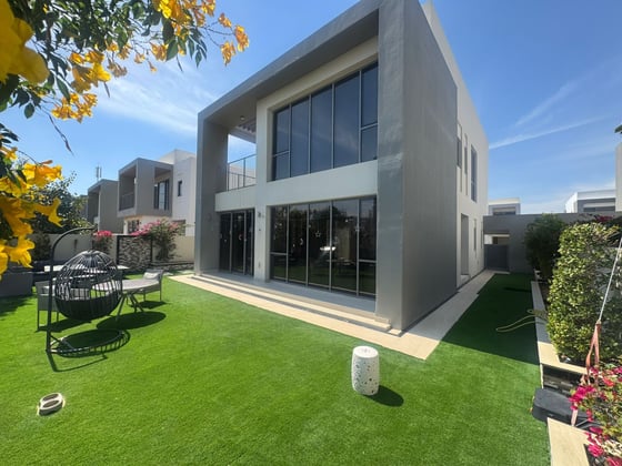 Vacant  |  Exclusive  |  Landscaped Garden, picture 1