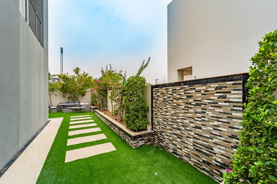 Vacant  |  Exclusive  |  Landscaped Garden, picture 9