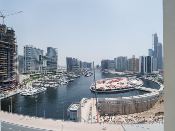 Prime 4-BR Apartment | Canal View | Business Bay, picture 10