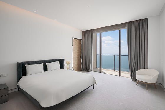 Ultra High Floor One-Of-A-Kind Upgraded Residence, picture 8