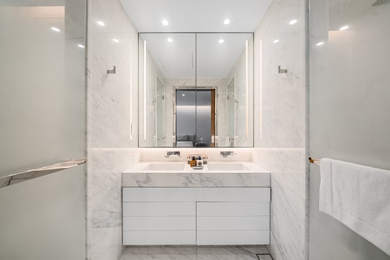Ultra High Floor One-Of-A-Kind Upgraded Residence, picture 11