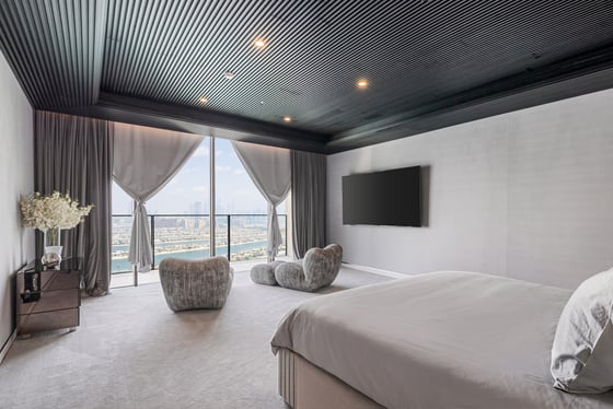 Ultra High Floor One-Of-A-Kind Upgraded Residence, picture 2