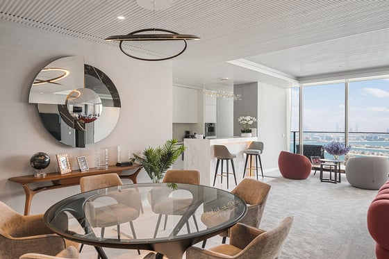 Ultra High Floor One-Of-A-Kind Upgraded Residence, picture 5