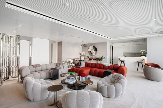 Ultra High Floor One-Of-A-Kind Upgraded Residence, picture 6