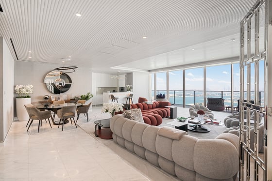 Ultra High Floor One-Of-A-Kind Upgraded Residence, picture 1