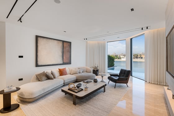 Expertly Redesigned | Spacious & Bright Villa, picture 6