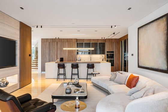 Expertly Redesigned | Spacious & Bright Villa, picture 5