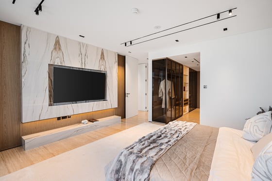 Expertly Redesigned | Spacious & Bright Villa, picture 13
