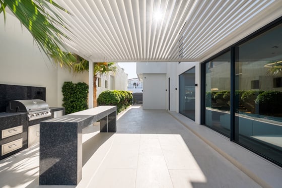 Expertly Redesigned | Spacious & Bright Villa, picture 15