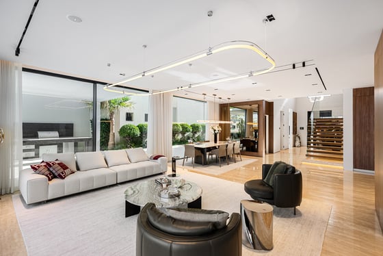 Expertly Redesigned | Spacious & Bright Villa, picture 1