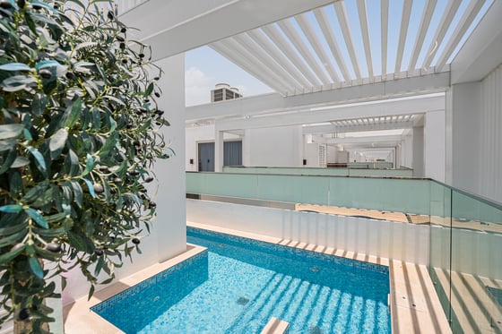 ** Front Row | Lagoon View | Furnished **, picture 10