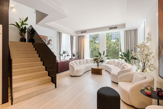** Front Row | Lagoon View | Furnished **, picture 5