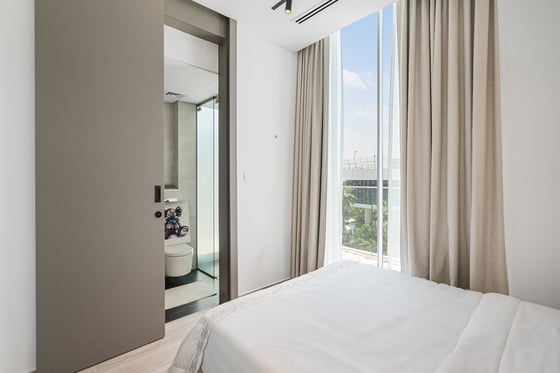 ** Front Row | Lagoon View | Furnished **, picture 8